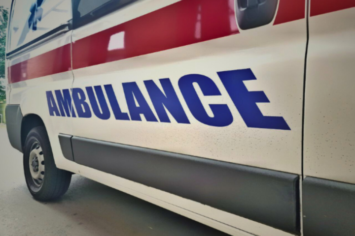 Dva muškarca povređena u sudaru motora i automobila u Zemunu