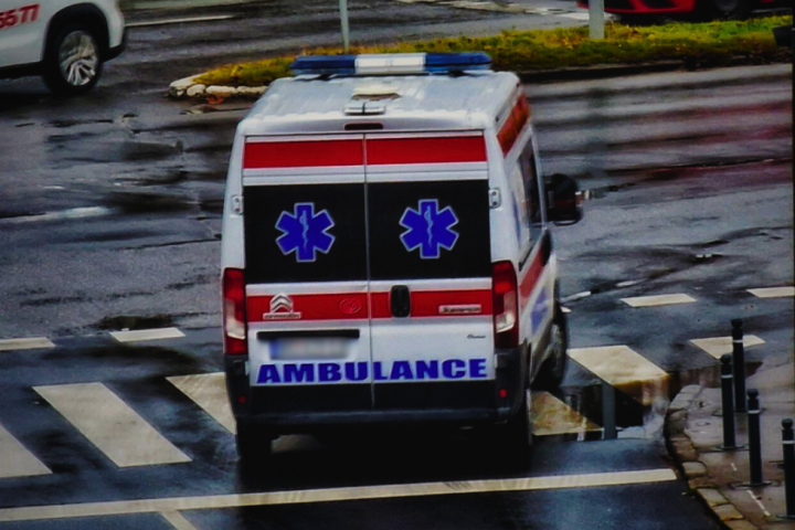 U lančanom sudaru povređeno dete (4) i čovek: Mališan zadobio udarac u glavu, muškarac se ne seća sudara