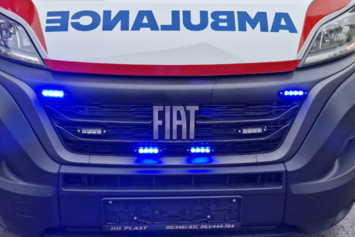 Dečaka udario automobil dok je pretrčavao ulicu, hospitalizovan u UKC Niš