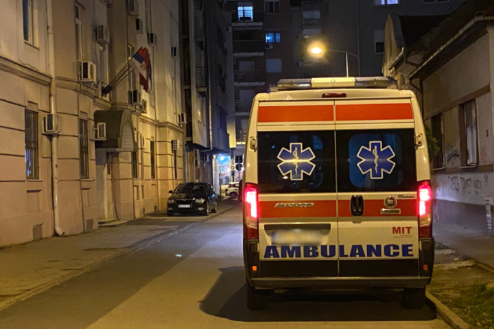 Hitna pomoć noćas imala 121 intervenciju: Jedna osoba povređena u saobraćajnoj nezgodi u Sremčici