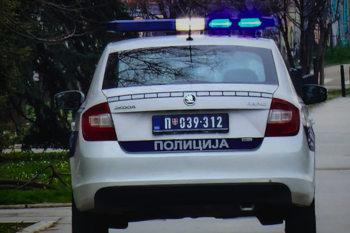 U Bečeju uhapšen osumnjičeni da je ukrao novac iz dva automobila