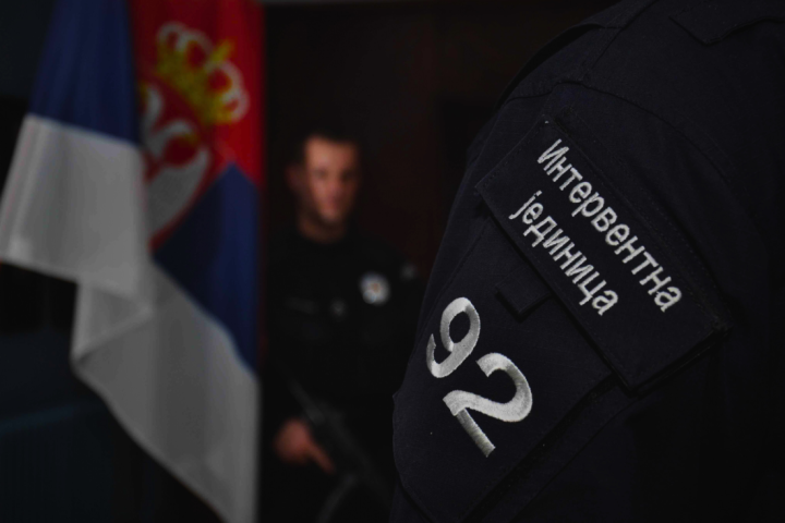MUP: Protekle noći 72 osobe dovedene do službenih prostorija, većina blokada uklonjena