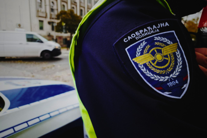 Stavio istekle tablice od drugog vozila na svog "Rovera" i tako se vozao po Negotinu: Muškarca sleduje krivična prijava