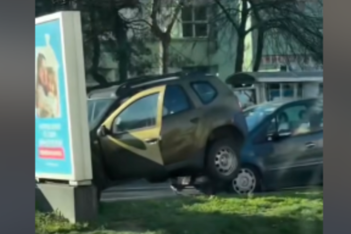 Lančani sudar u Sarajevu: Povređenih ima, učestvovalo 10 vozila u nezgodi