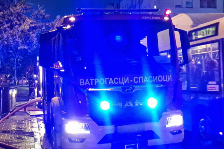Zapaljen poznati kafić na Vračaru, nepoznata osoba razbila staklo i bacila koktel