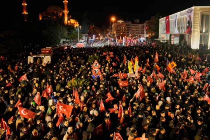 Veliki protest u Istanbulu protiv hapšenja opozicionog gradonačelnika Ekrema Imamoglua