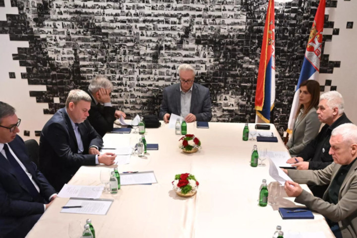 Održan prvi sastanak inicijativnog odbora za osnivanje Pokreta za narod i državu, oglasio se Vučić