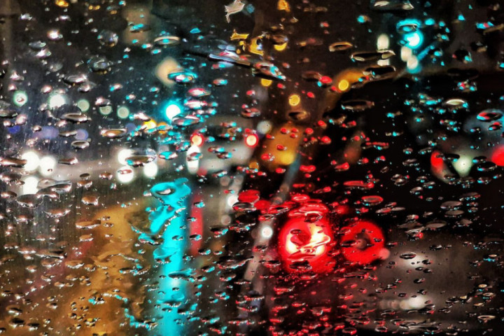 AMSS: Vozači da se prilagode promenljivim uslovima vožnje, mogući grad i jak vetar