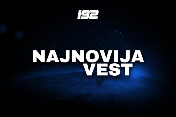Policajci oduzimali nož nasilniku, članovi njegove porodice ih gurali i udarali: Pretio da će sve da zakolje