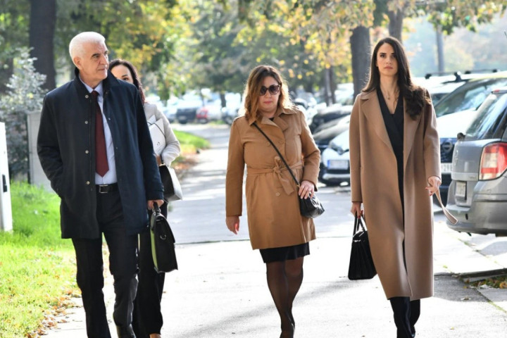 SUD OTVORIO SUĐENJE KECMANOVIĆIMA ZA JAVNOST Sudija odluku saopštio na ročištu: "Iznošenje završnih reči javno"