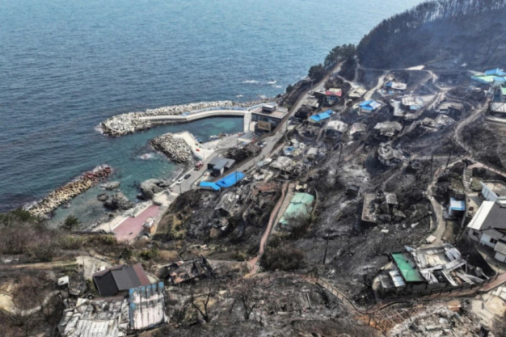 Broj poginulih u požarima u Južnoj Koreji porastao na 26, oštećeno oko 2.500 kuća