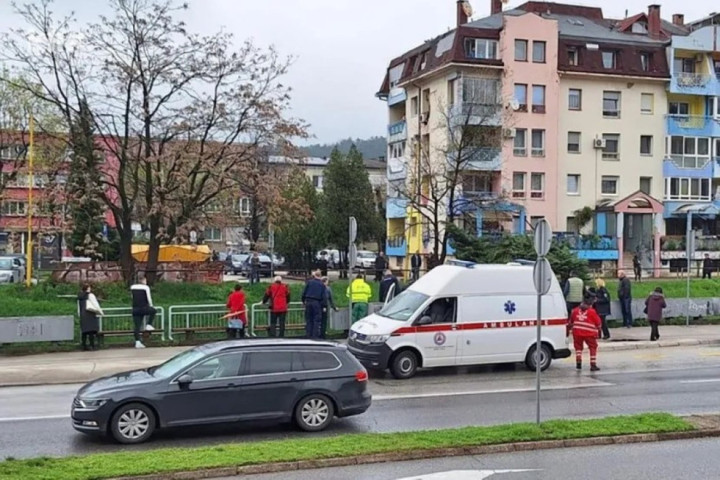 Tuzla: Vatrogasci izvukli policajca i još jedno lice iz nabujale reke, traga se za još dvojicom