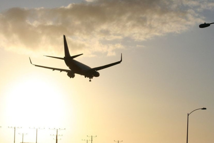 Avion koji je poleteo za Rigu hitno vraćen na aerodrom, dim u kokpitu