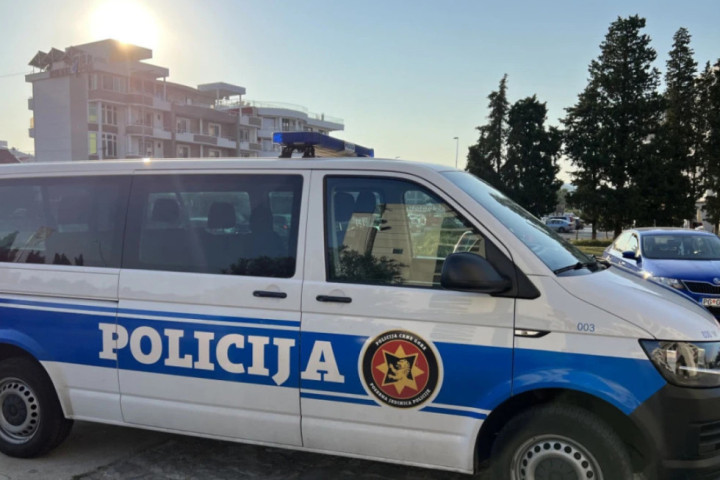 Budva: Policija izašla na teren po prijavi za porodično nasilje, a pronašla arsenal oružja