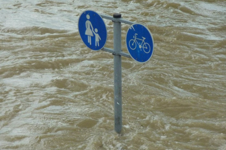 Poplave napravile pometnju u Banjaluci: Putevi pretrpeli veliku štetu, svuda klizišta