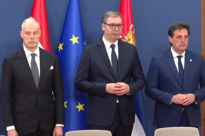 Vučić s ministrom odbrane Mađarske Krištofom Salai-Bobrovnickim