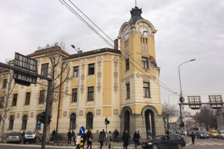 Pritvor do 30 dana Nišlijki koja je nožem ranila dekanku Filozofskog fakulteta