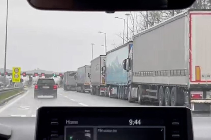 Teretnjaci na izlazu iz Srbije čekaju tri sata na ovom graničnom prelazu