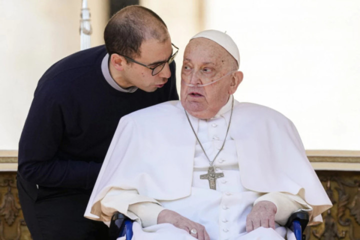 Papa Franja neće voditi uskršnje službe u Vatikanu: Oporavlja se od bolesti