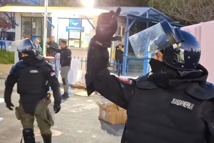 Nakon naguravanja sa policijom završena blokada GSP u Novom Sadu, na licu mesta bio načelnik PU Novi Sad