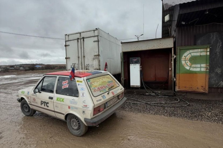 Prvi jugo u istoriji naše zemlje ušao u Kinu: Humanitarni trojac stigao iz Srbije