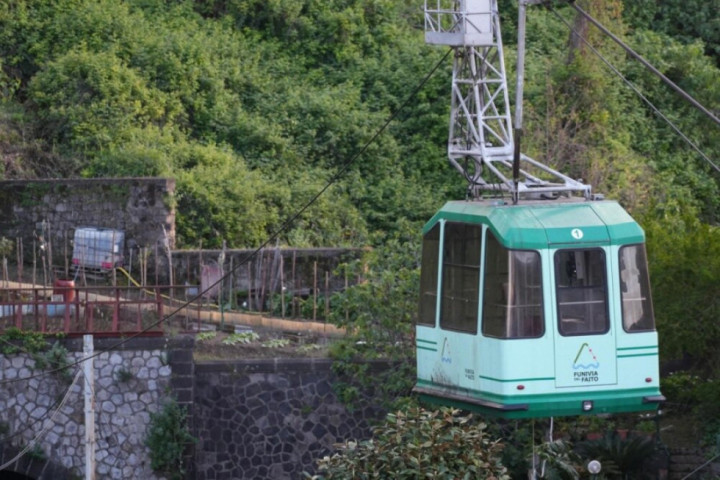 U nesreći na žičari kod Napulja poginula trojica stranih turista i operater žičare