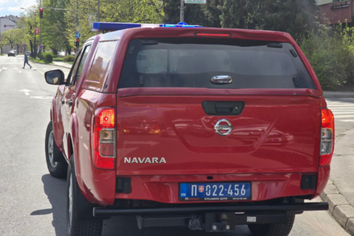 Teška nezgoda kod Vladičinog Hana: Vatrogasci iz smrskanog vozila izvukli dve osobe!