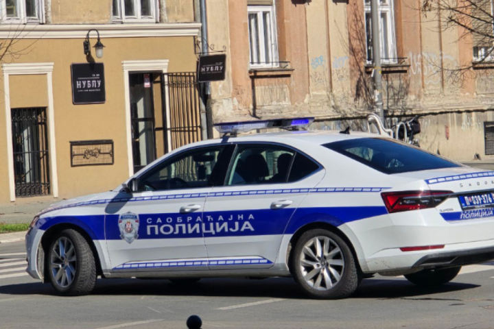 Biciklista udario tinejdžerku kod Gradske kuće u Nišu: Dete hitno transportovano u bolnicu