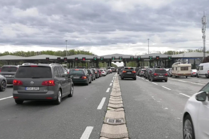 Velike gužve na graničnom prelazu Batrovci, višesatna čekanja na izlazu iz Srbije