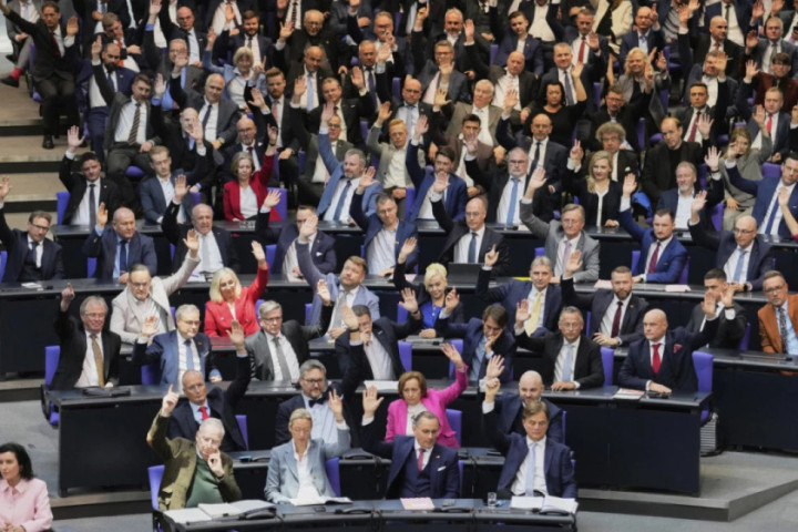 Predstavljeni ministri za novu nemačku vladu, Boris Pistorijus (SDP) ostaje ministar odbrane