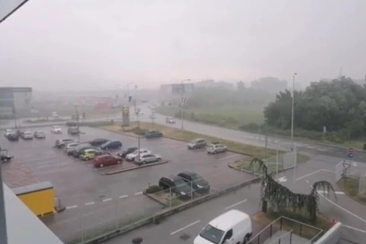 Snažno nevreme u Zagrebu: Vetar otkinuo fasadu, letovi kasne