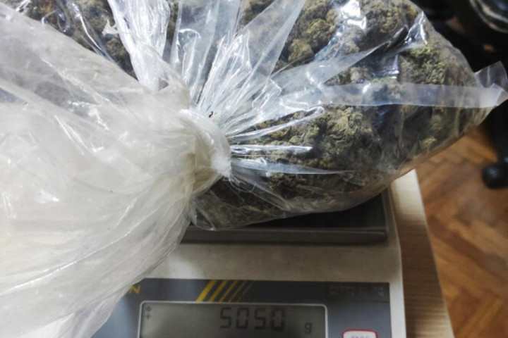Policija u Sremskoj Mitrovici zaplenila skoro kilogram marihuane