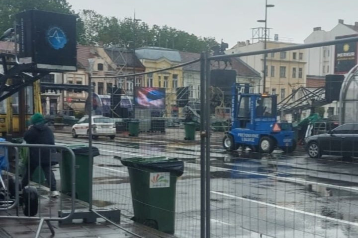 U Nišu istovremeno skup SNS i protest studenata