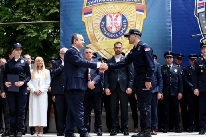 Dačić pozvao mlade da izborom policijskog poziva doprinesu jačanju srpske policije