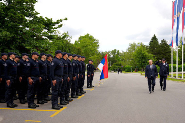 Dačić poručio polaznicima vatrogasne obuke da u budućnosti čuvaju sigurnost građana
