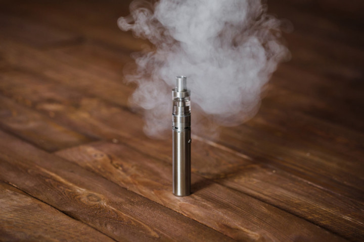 Velika Britanija zabranila prodaju e-cigareta za jednokratnu upotrebu