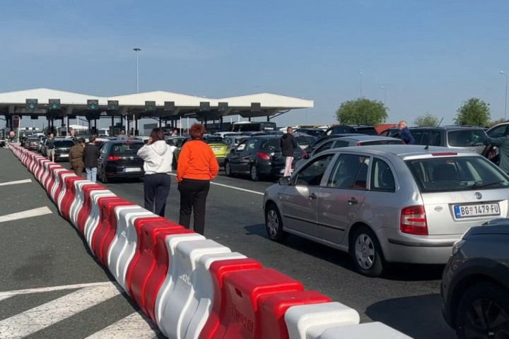 AMSS: Putnička vozila na izlazu čekaju najviše sat vremena, teretna tri sata