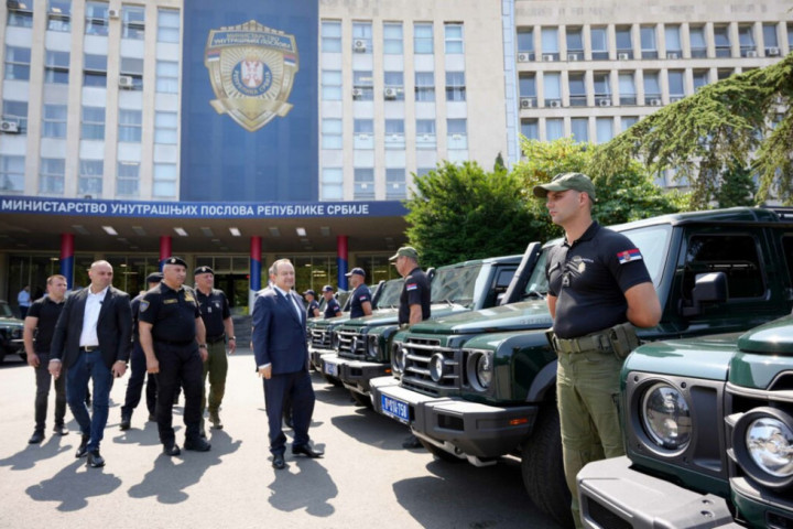 Dačić prisustvovao dodeli i prezentaciji terenskih vozila MUP-u Srbije