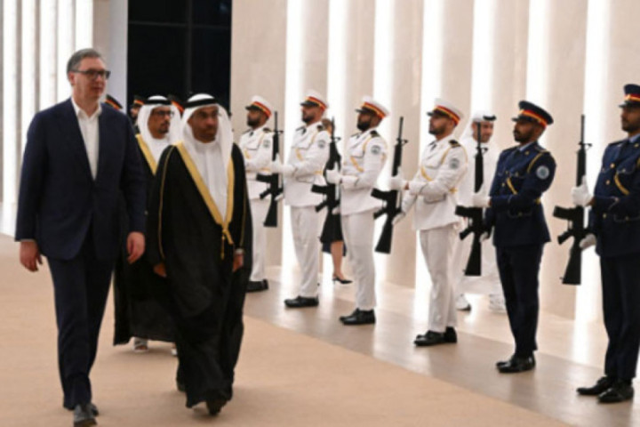 Vučić stigao u Abu Dabi, počinje radnu posetu UAE