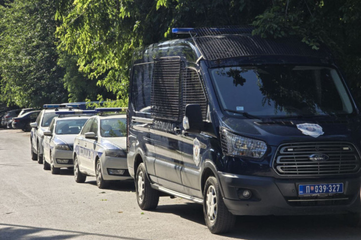Evo šta se danas dogodilo kod stadiona u Novom Sadu i zašto je policija intervenisala sa 15 vozila