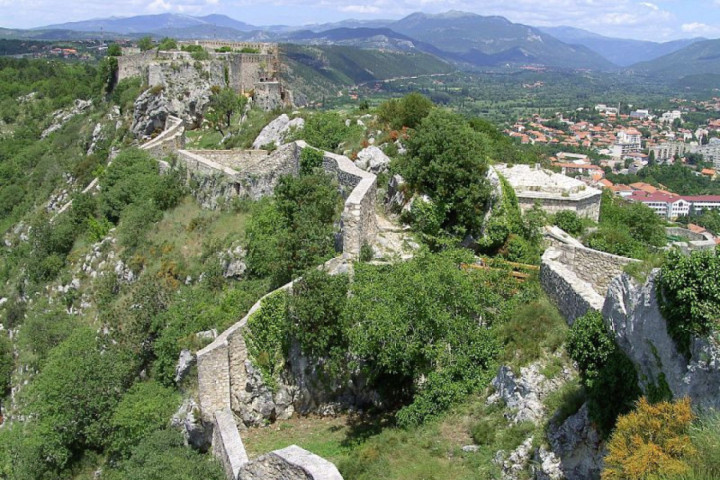 Hrvatska: Potraga za osobom koja je ukrala zastavu sa Kninske tvrđave