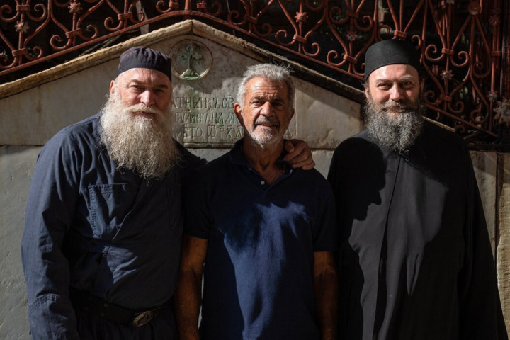 Holivudski glumac Mel Gibson u poseti Hilandaru
