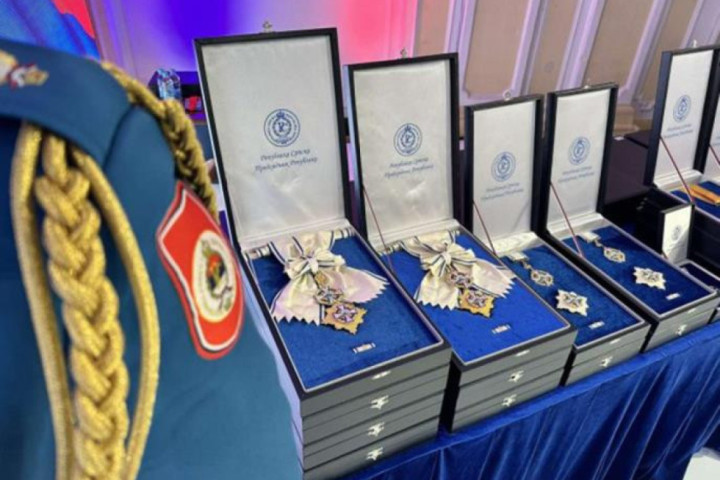Dodik povodom Vidovdana posthumno odlikovao 33 vojnika Republike Srpske