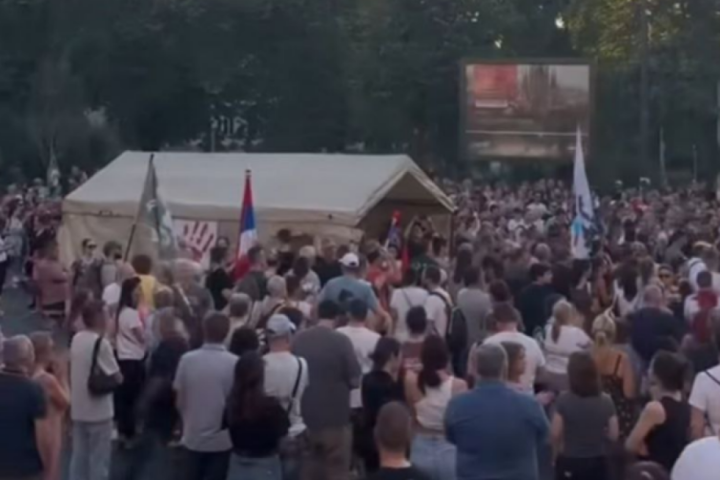 POČELE BLOKADE: Blokirane raskrnice i putevi, skup ispred Palate Pravde