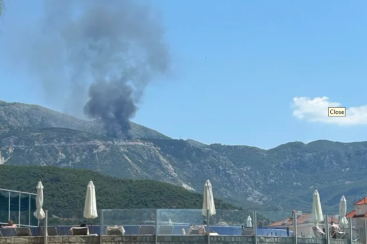 IZBIO POŽAR IZNAD BUDVE: Turisti u strahu čekaju reakcije nadležnih
