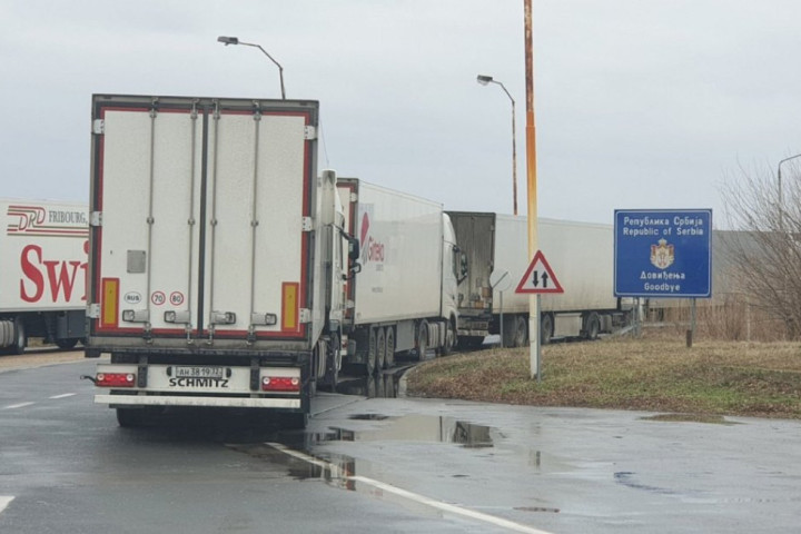 Teretna vozila na izlazu iz zemlje čekaju do šest sati
