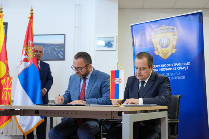 Dačić i Toškovski potpisali Porotokol ministarstava o saobraćajnoj graničnoj saradnji