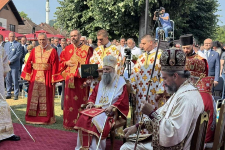 Godišnjica zločina nad Srbima u Bratuncu, Dan žalosti u Srpskoj: Patrijarh Porfirije služio liturgiju