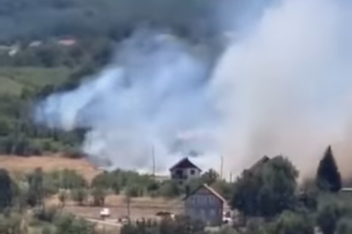 Veliki požar u vikend naselju nadomak Brestovačke banje kod Bora