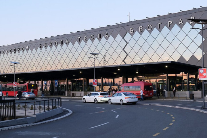 AERODROM "NIKOLA TESLA" ZATVOREN ZA SAOBRAĆAJ: Zbog olujnog nevremena vrši se preusmeravanje letova